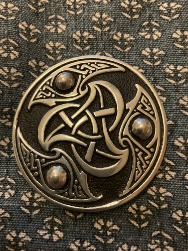 Vintage celtic knot brooch - knot, st