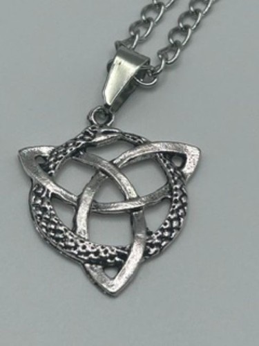 Celtic triquetra pendant - triquetra, +